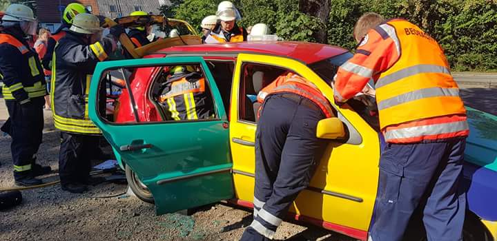 Datei:Einsatzuebung TH VU mit DRK und LB Osterbruecken20180819 11.jpg