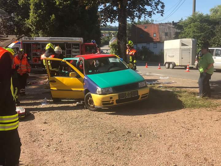 Datei:Einsatzuebung TH VU mit DRK und LB Osterbruecken20180819 19.jpg