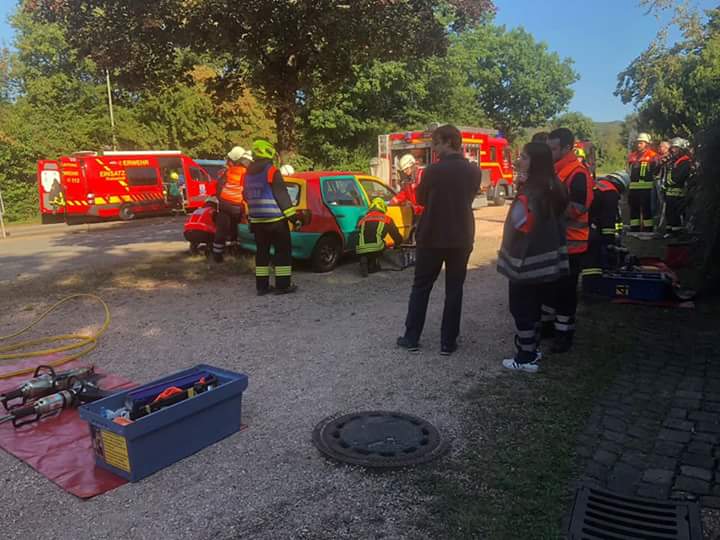 Datei:Einsatzuebung TH VU mit DRK und LB Osterbruecken 20180819 16.jpg