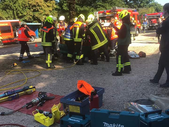 Datei:Einsatzuebung TH VU mit DRK und LB Osterbruecken 20180819 2.jpg