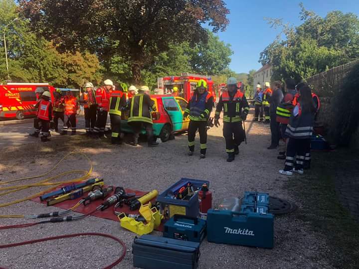 Datei:Einsatzuebung TH VU mit DRK und LB Osterbruecken 20180819 3.jpg