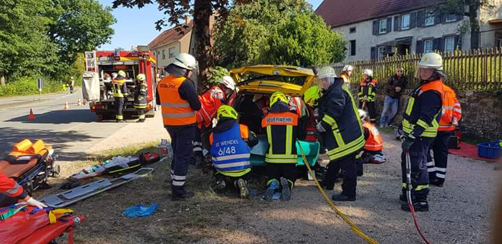 Datei:Einsatzuebung TH VU mit DRK und LB Osterbruecken 20180819 7.jpg