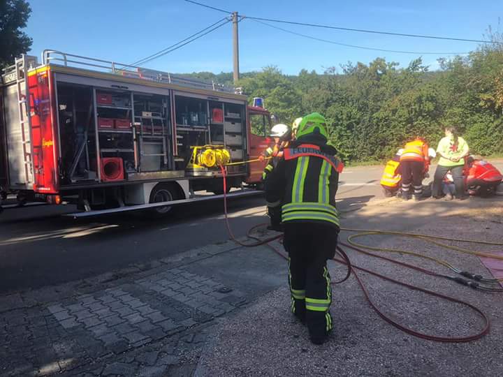 Datei:Einsatzuebung TH VU mit DRK und LB Osterbrueken 20180819 17.jpg