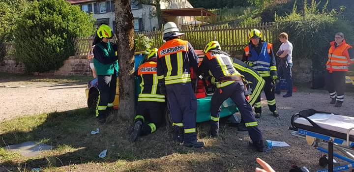 Datei:Einsatzuebung TH VU mit DRK und LB Osterbrueken 20180819 4.jpg