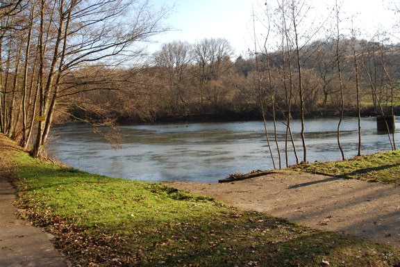 Datei:Osterbruecken weiher in der brombach.jpg