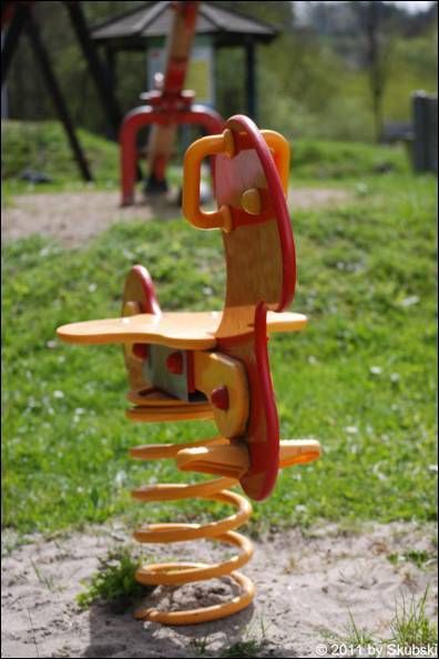 Datei:Spielplatz dorfplatz 01.jpg