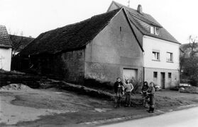 Anwesen "Ecker" (Neumeyerstraße 35) mit noch altem Anbau