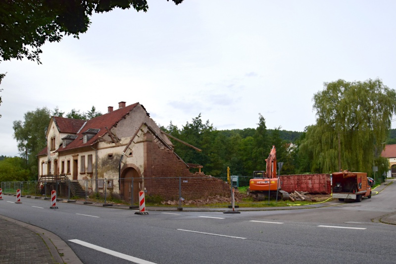 Datei:Abriss Gasthaus Geis Sept.17(3).jpg