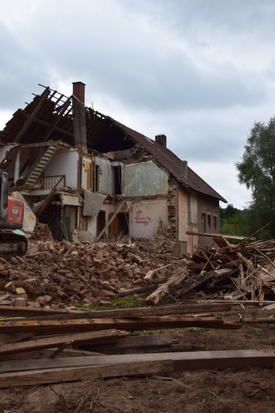 Datei:Abriss Gasthaus Geis Sept.17(5).jpg