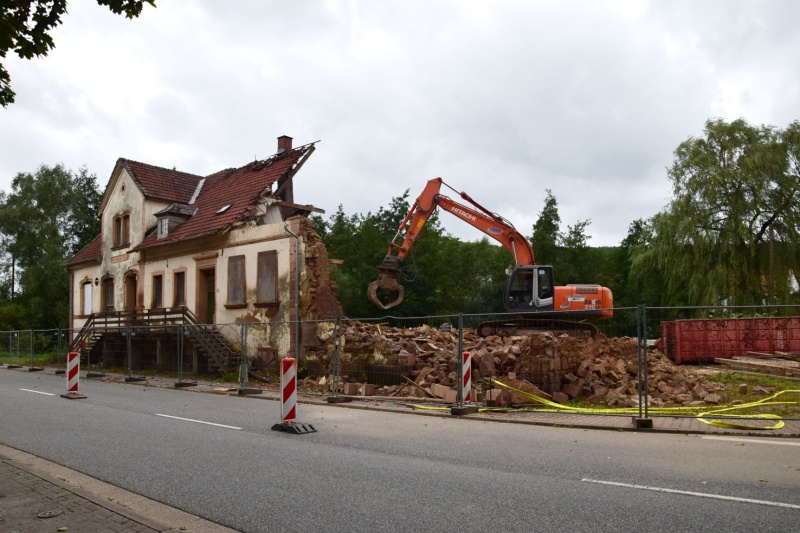 Datei:Abriss Gasthaus Geis Sept.17(6).jpg