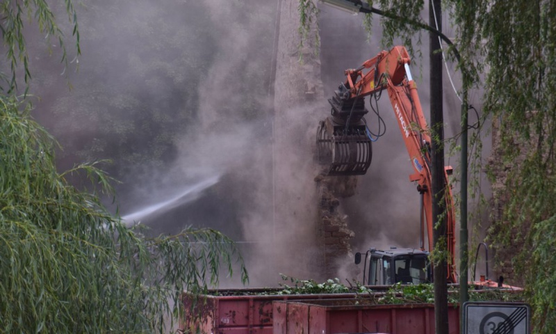 Datei:Abriss Gasthaus Geis Sept.17.(21).jpg