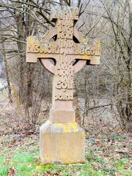 Datei:Das erste Kreuz.jpg