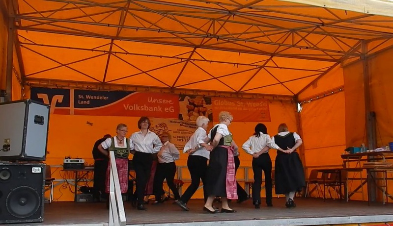 Datei:Ostermarkt osterbruecken 2017 Tanzgruppe SV(1).jpg