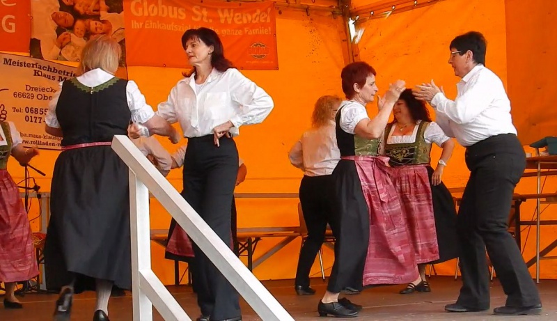 Datei:Ostermarkt osterbruecken 2017 Tanzgruppe SV.jpg